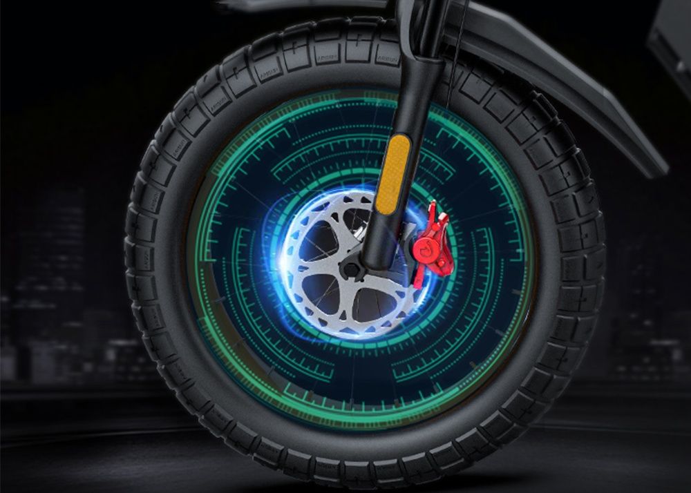 Fat?tire e?bike, close-up of handlebar display, throttle and control buttons